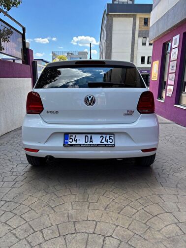 VOLKSWAGEN POLO