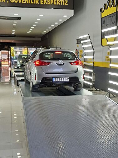 TOYOTA AURIS