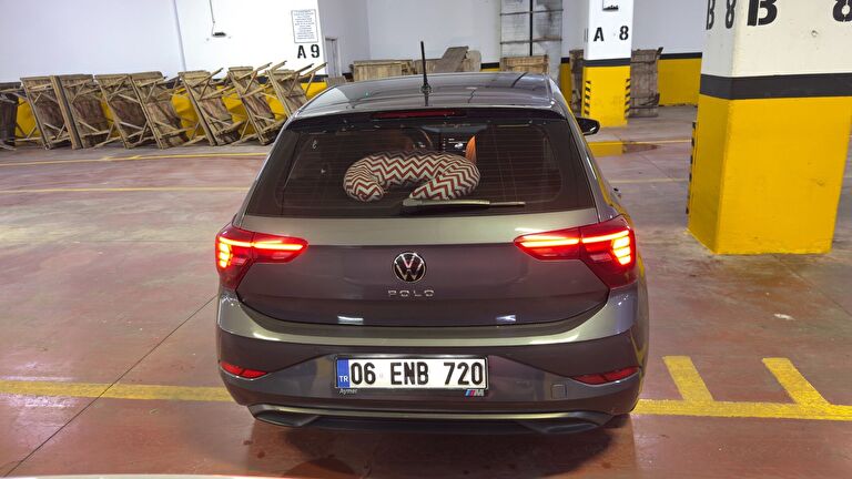 VOLKSWAGEN POLO