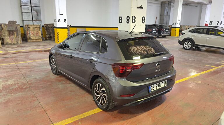 VOLKSWAGEN POLO