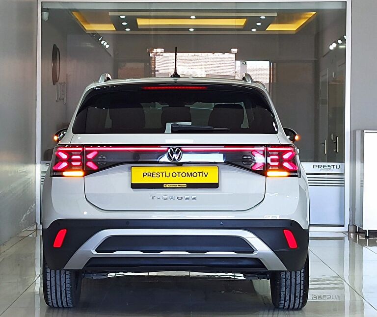 VOLKSWAGEN T-CROSS