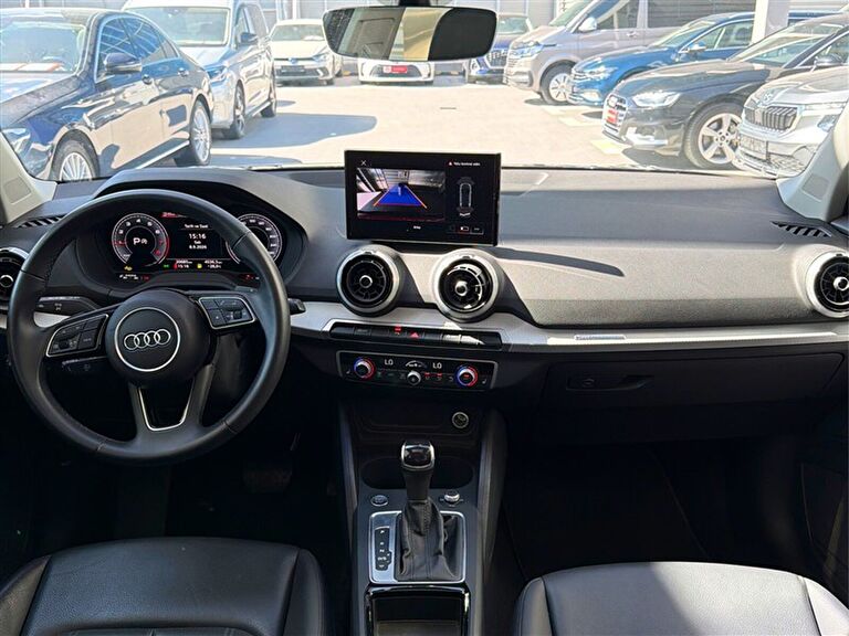 AUDI Q2