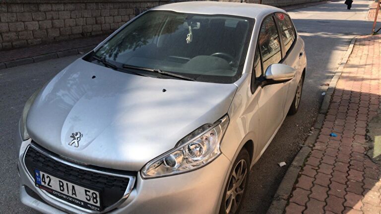 PEUGEOT 208