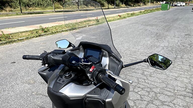 Honda Forza 750