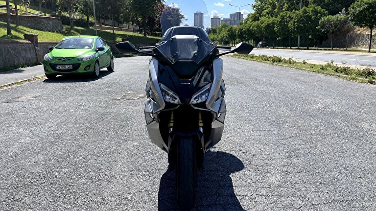 Honda Forza 750