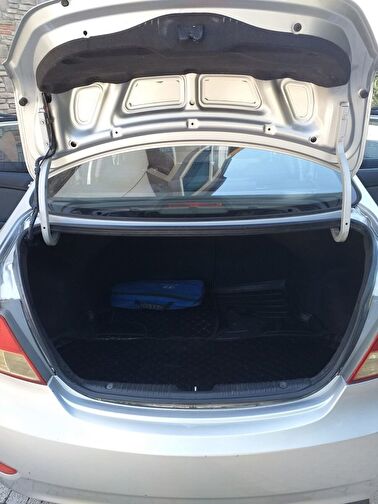 HYUNDAI ACCENT BLUE