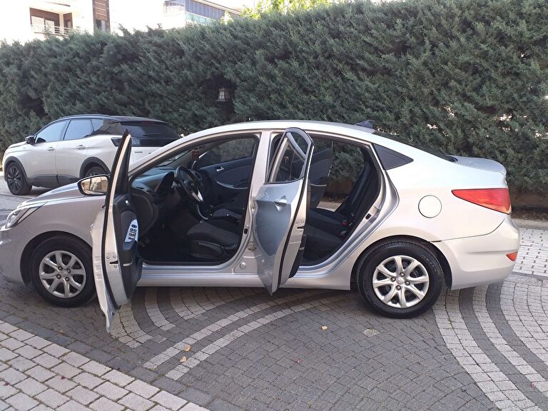 HYUNDAI ACCENT BLUE