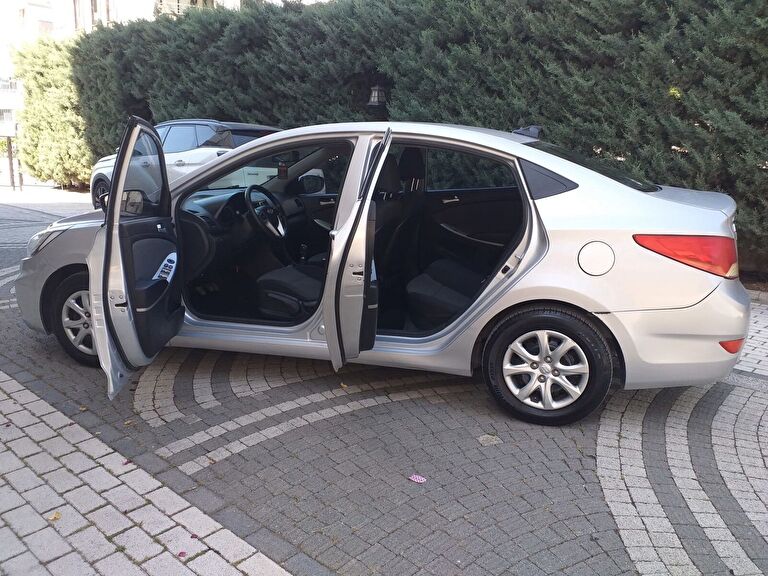 HYUNDAI ACCENT BLUE