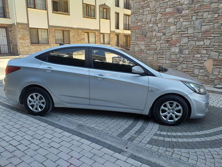 HYUNDAI ACCENT BLUE