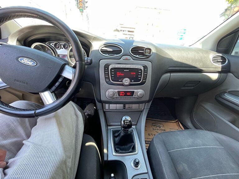 FORD FOCUS