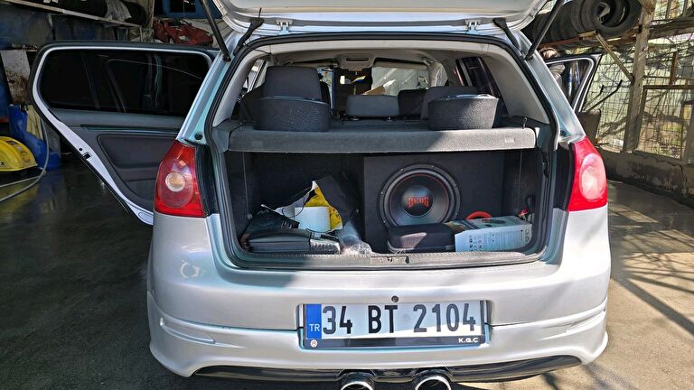 VOLKSWAGEN GOLF