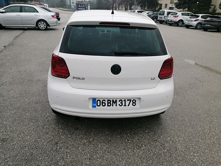 VOLKSWAGEN POLO