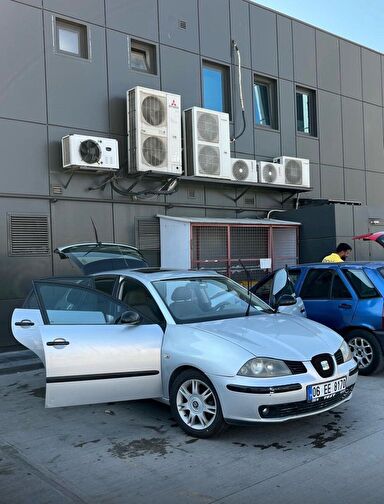 SEAT IBIZA