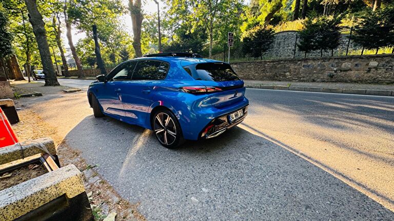 PEUGEOT 308