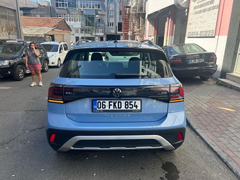 VOLKSWAGEN T-CROSS