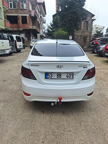HYUNDAI ACCENT BLUE