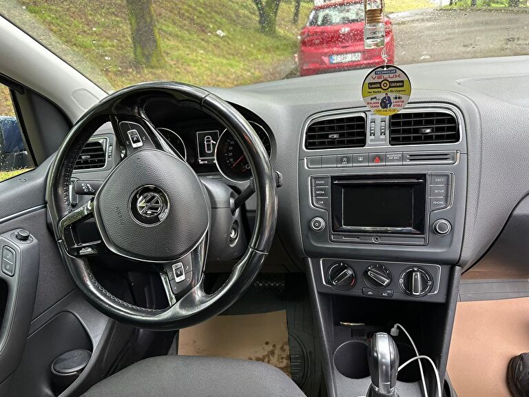 VOLKSWAGEN POLO