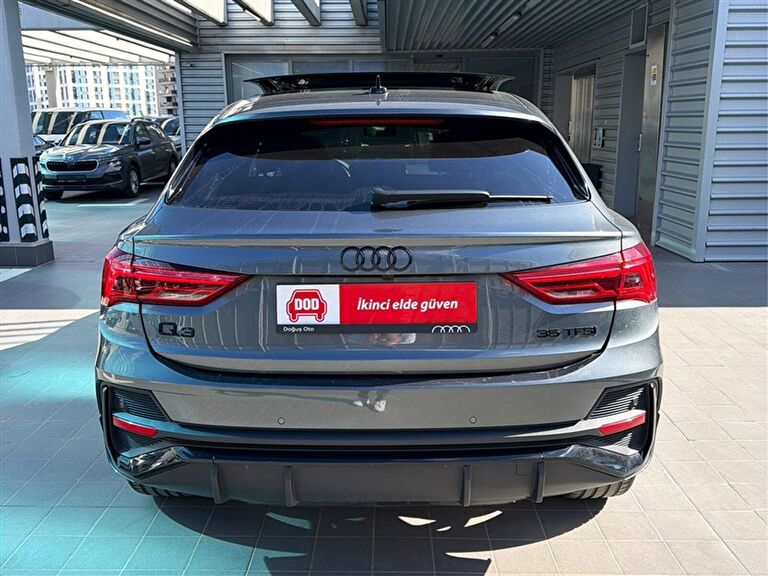 AUDI Q3 SPORTBACK