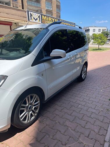 FORD TOURNEO COURIER