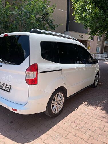 FORD TOURNEO COURIER
