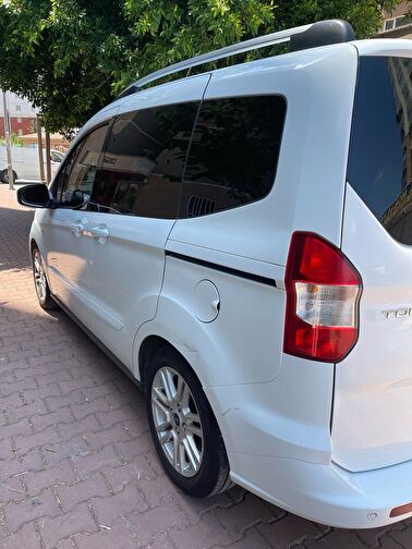FORD TOURNEO COURIER