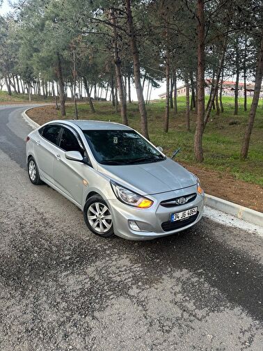 HYUNDAI ACCENT BLUE