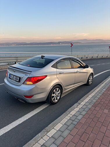 HYUNDAI ACCENT BLUE