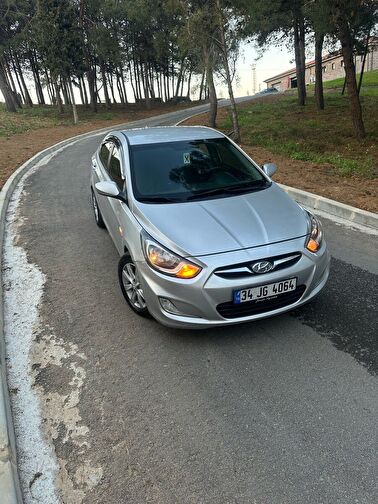 HYUNDAI ACCENT BLUE