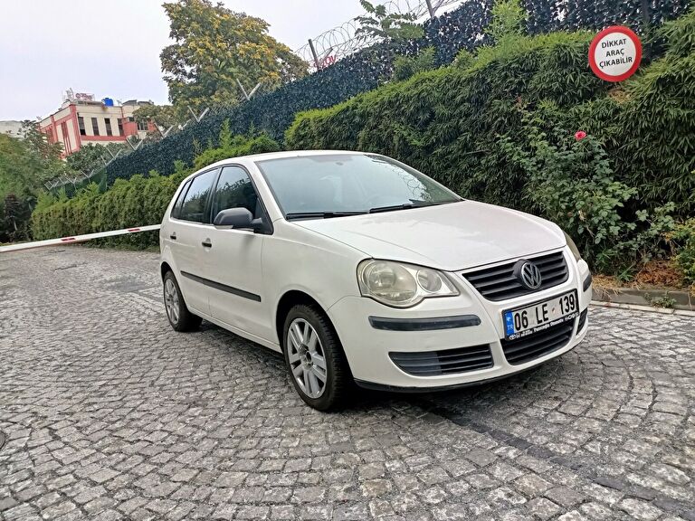 VOLKSWAGEN POLO
