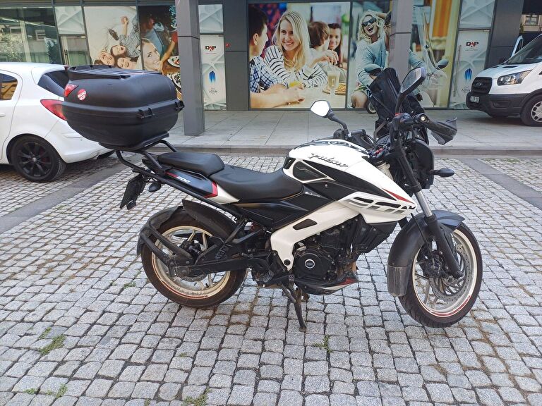 Bajaj Pulsar NS 200 ABS