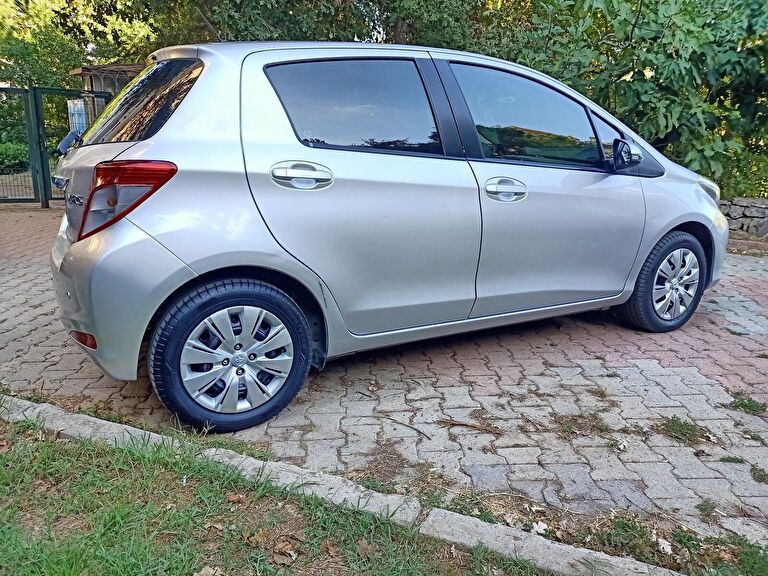 TOYOTA YARIS