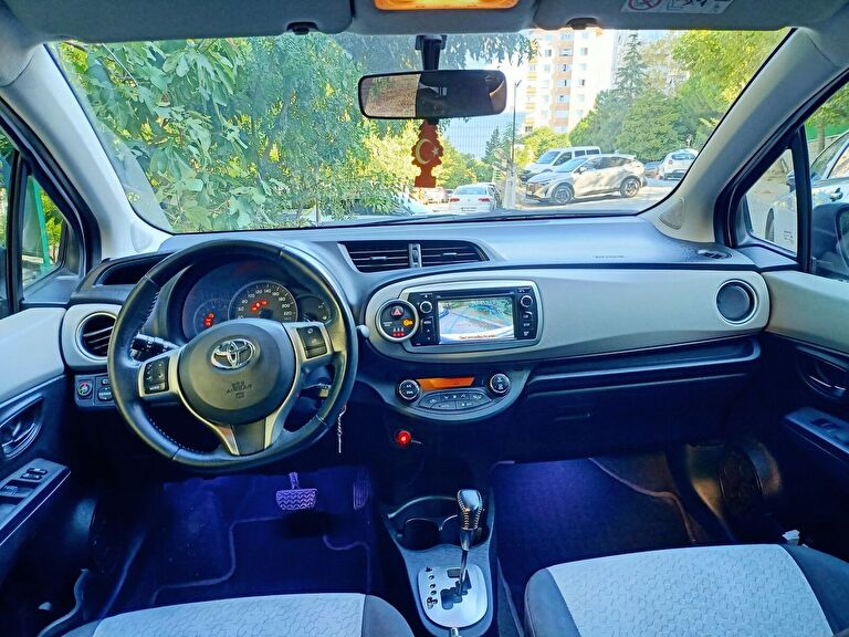 TOYOTA YARIS