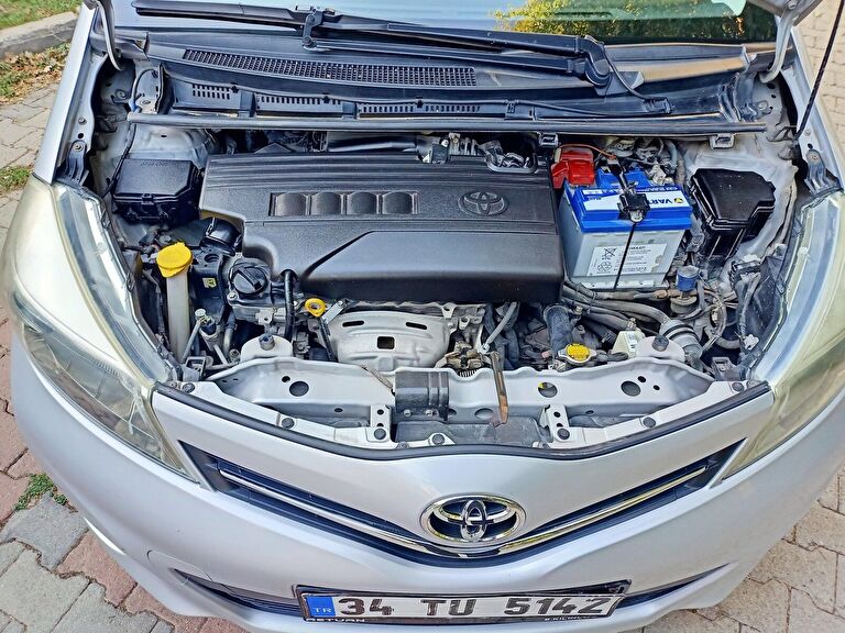 TOYOTA YARIS