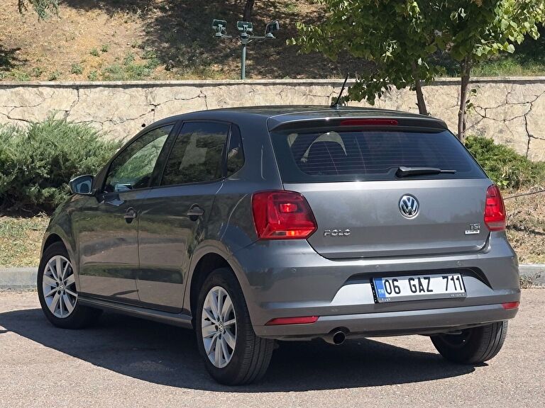 VOLKSWAGEN POLO