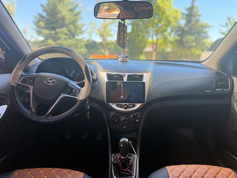 HYUNDAI ACCENT BLUE