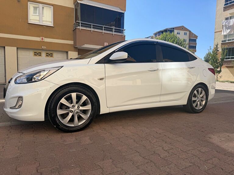 HYUNDAI ACCENT BLUE