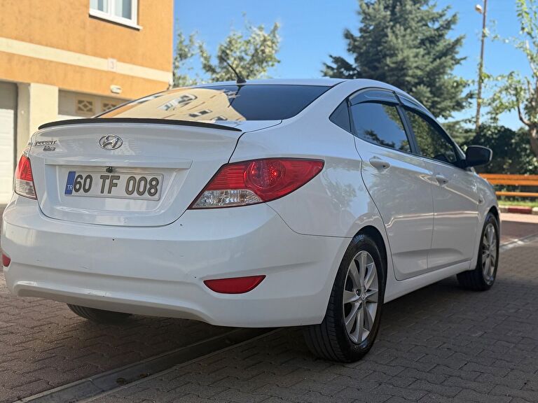 HYUNDAI ACCENT BLUE