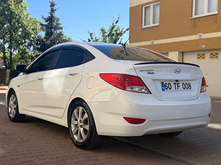 HYUNDAI ACCENT BLUE
