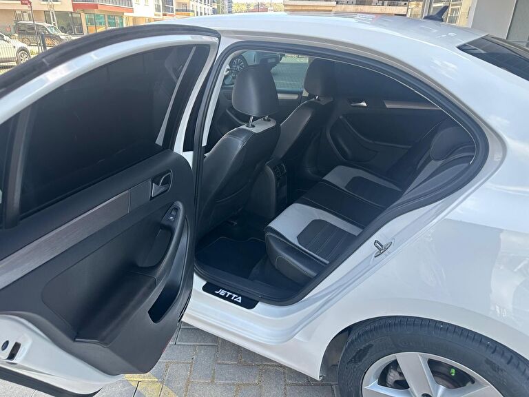 VOLKSWAGEN JETTA