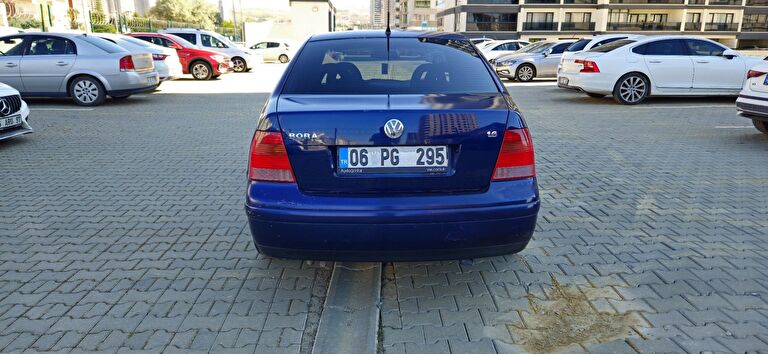 VOLKSWAGEN BORA