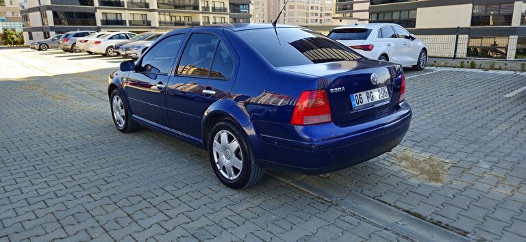 VOLKSWAGEN BORA