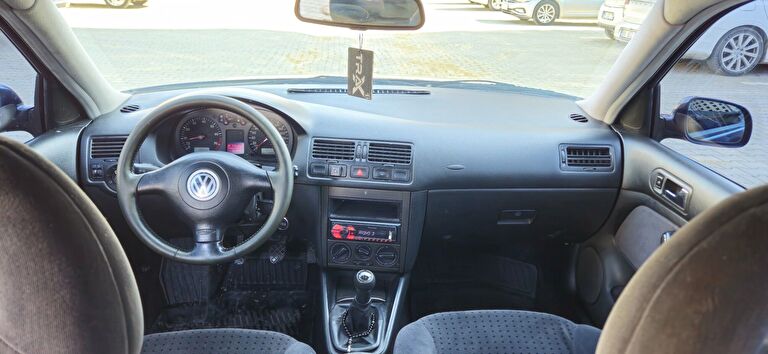 VOLKSWAGEN BORA