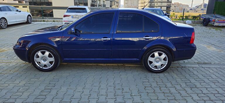 VOLKSWAGEN BORA