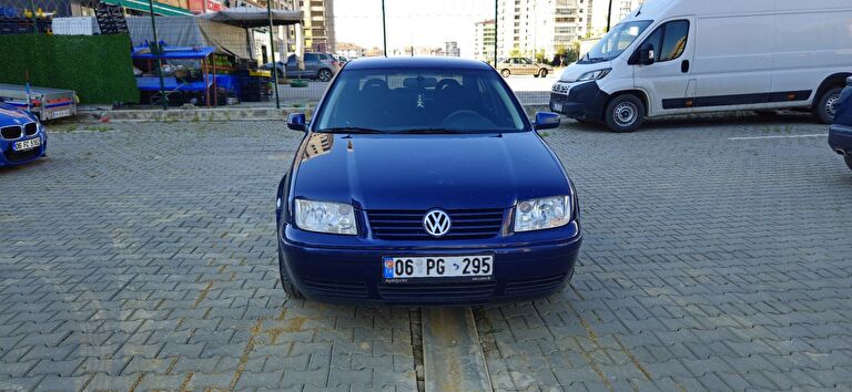 VOLKSWAGEN BORA