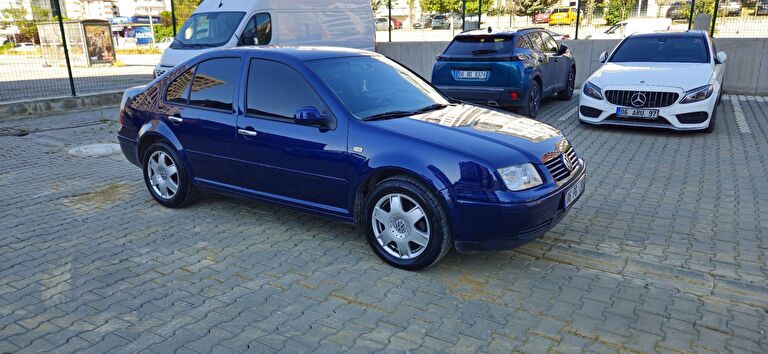 VOLKSWAGEN BORA