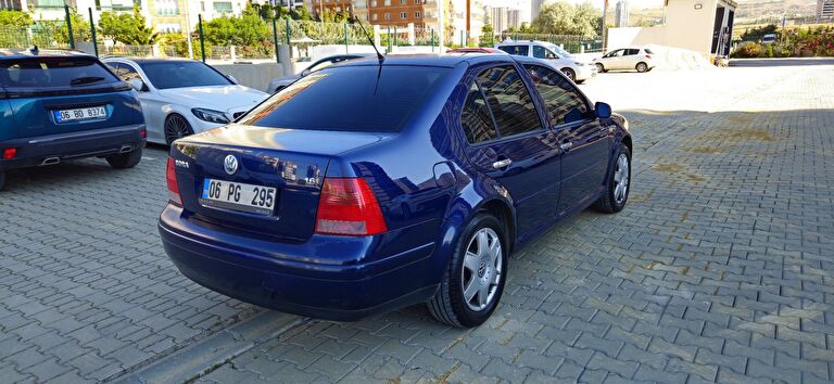 VOLKSWAGEN BORA