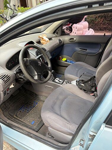 PEUGEOT 206