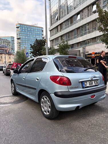 PEUGEOT 206