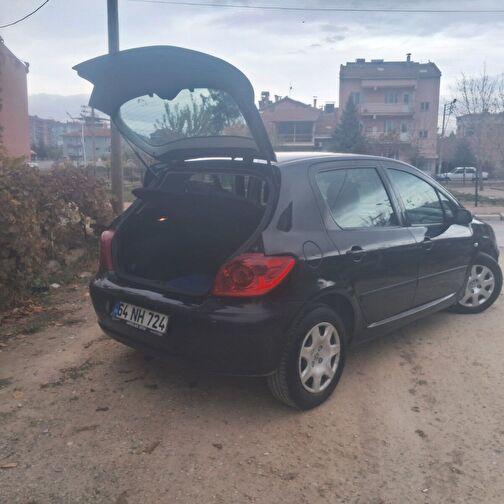 PEUGEOT 307