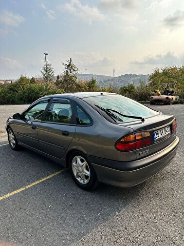 RENAULT LAGUNA